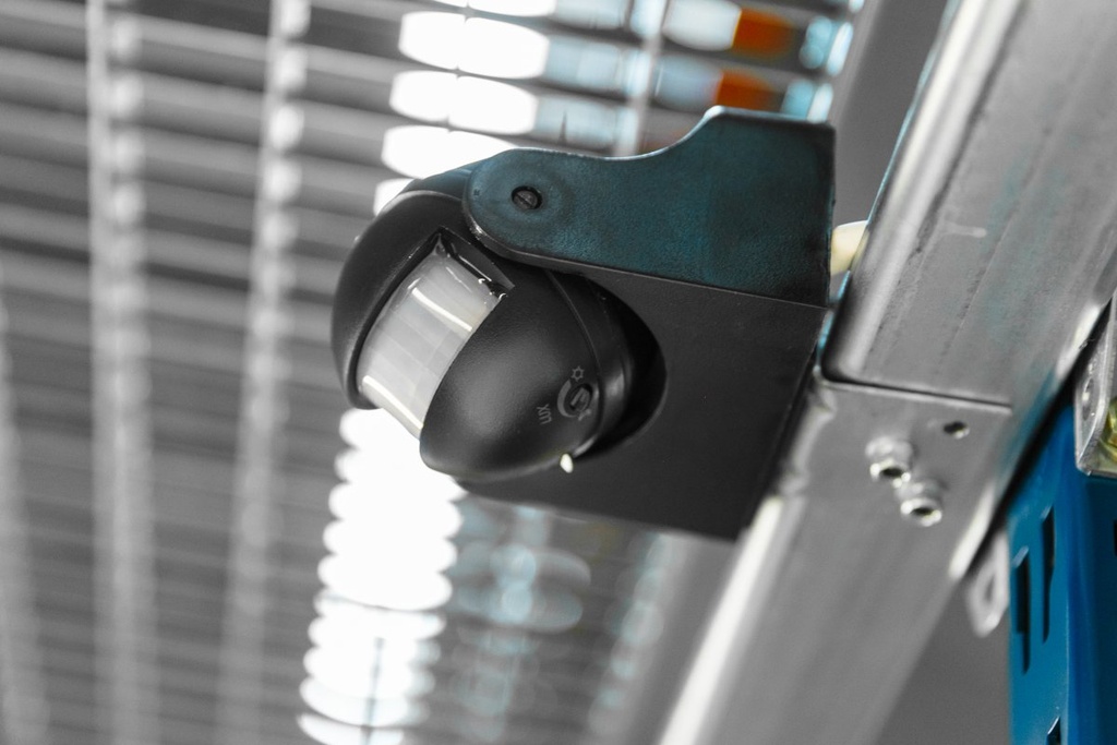 Датчик руху з регулюванням чутливості сутінків GTV CR-CR1000-10, 1200W, IP44, 180⁰, CR-1, чорний