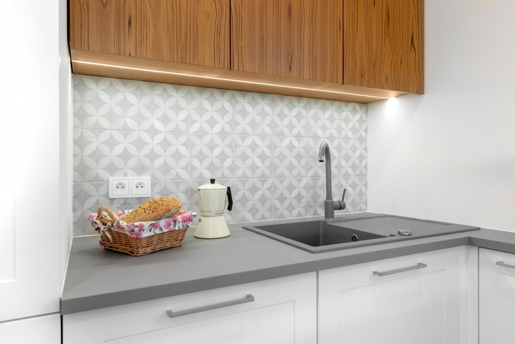 Профіль алюмінієвий накладний мікро GTV GLAX срібний 2м