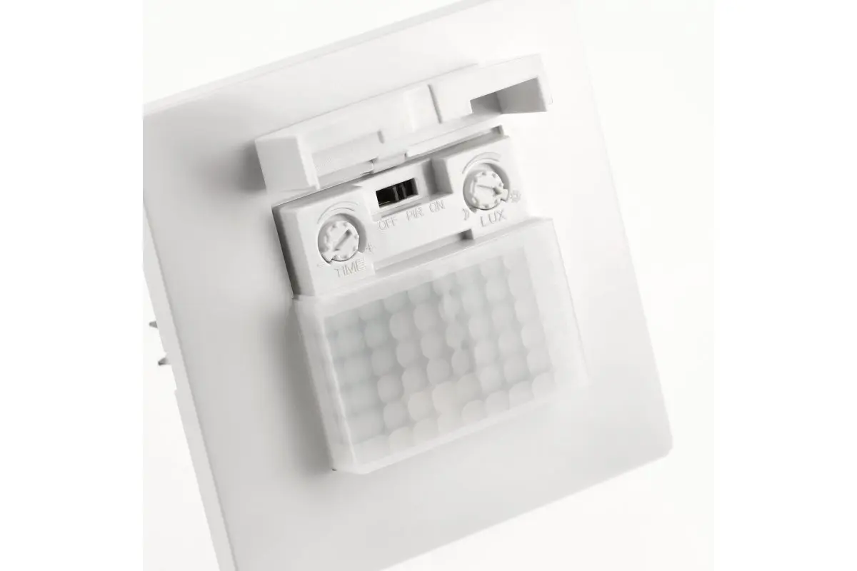 Датчик руху GTV CR-20, макс.500Вт, кут 120⁰, дальність 10м, IP20, білий