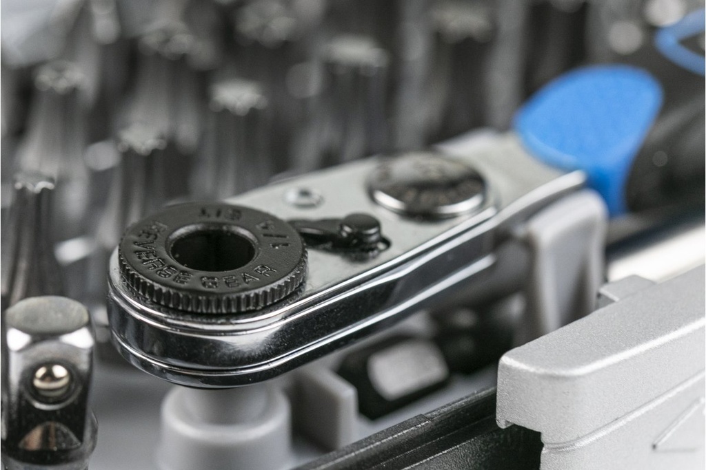 Набір біт з тріскачкою HOEGERT 1/4" 33 шт. (HT1R460)