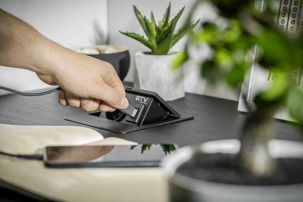 Подовжувач вбудований GTV AVARO, 1x розетка schuko, 2xUSB тип A, 1,5 м, срібний