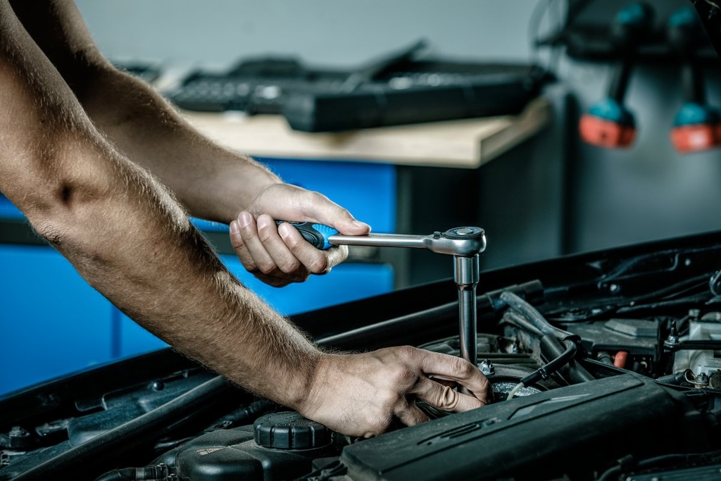 Тріскатка вигнута HOEGERT (HT1R322) з кнопкою 1/2" 72 зубця