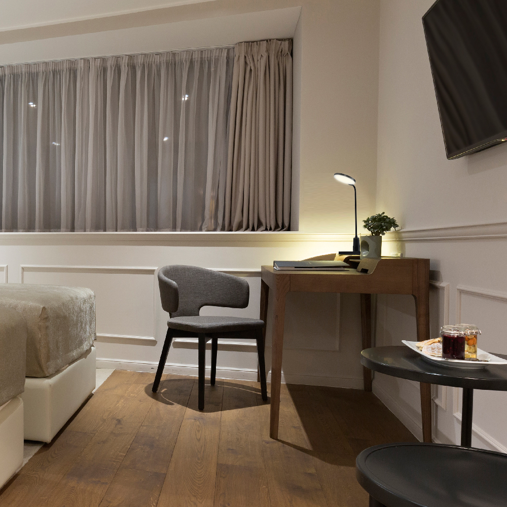 Світлодіодний настільний світильник Ardero DE1736ARD 9Вт чорний